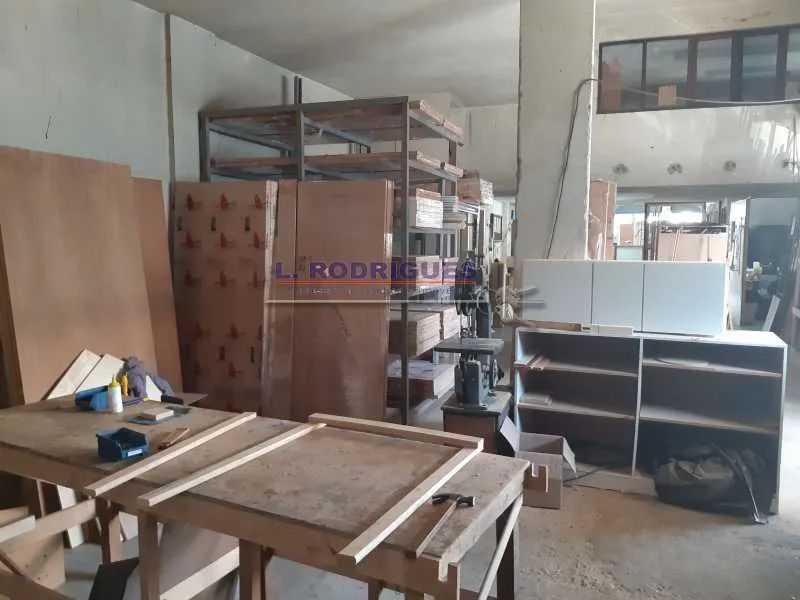 Excelente galpão com loja, em ponto privilegiado com fácil acesso a Av. Brasil e próximo a
