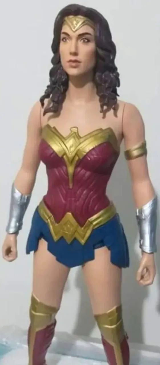Boneca mulher maravilha