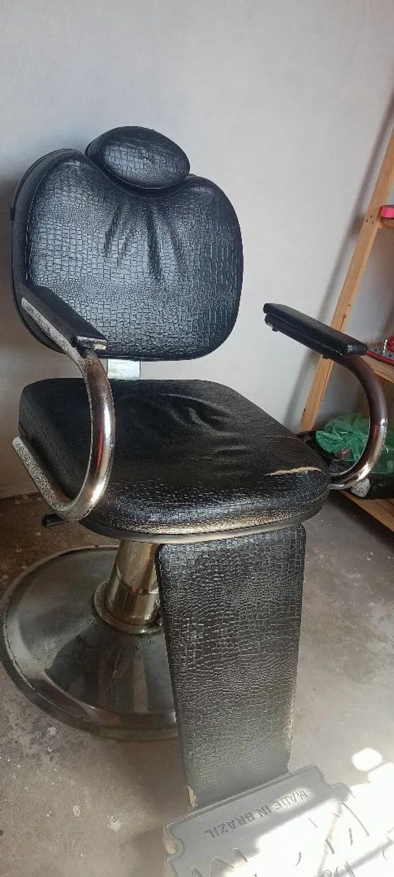 Vendo Cadeira de Barbeiro Darus. Aceito ofertas - Foto 3