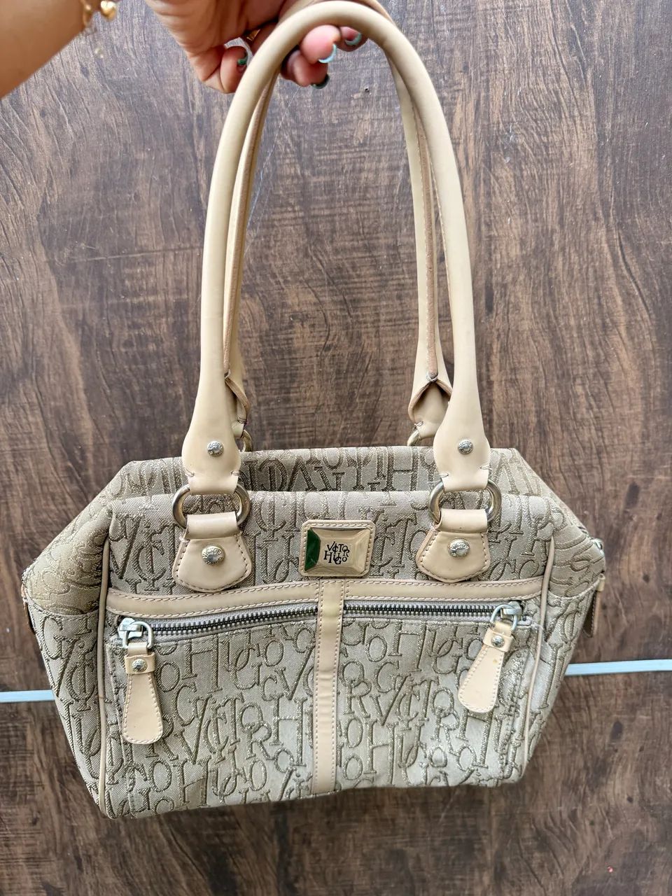Bolsa Victor Hugo original dourada  - Foto 5