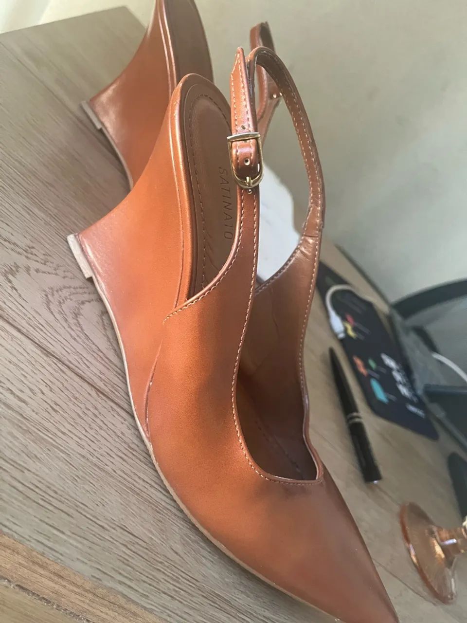 Scarpin marrom  - Foto 2