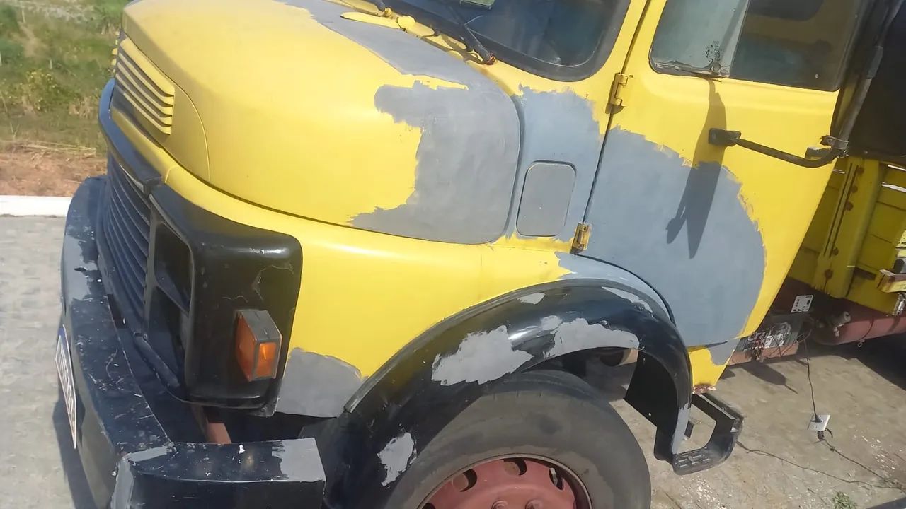 Caminhão carroceria 