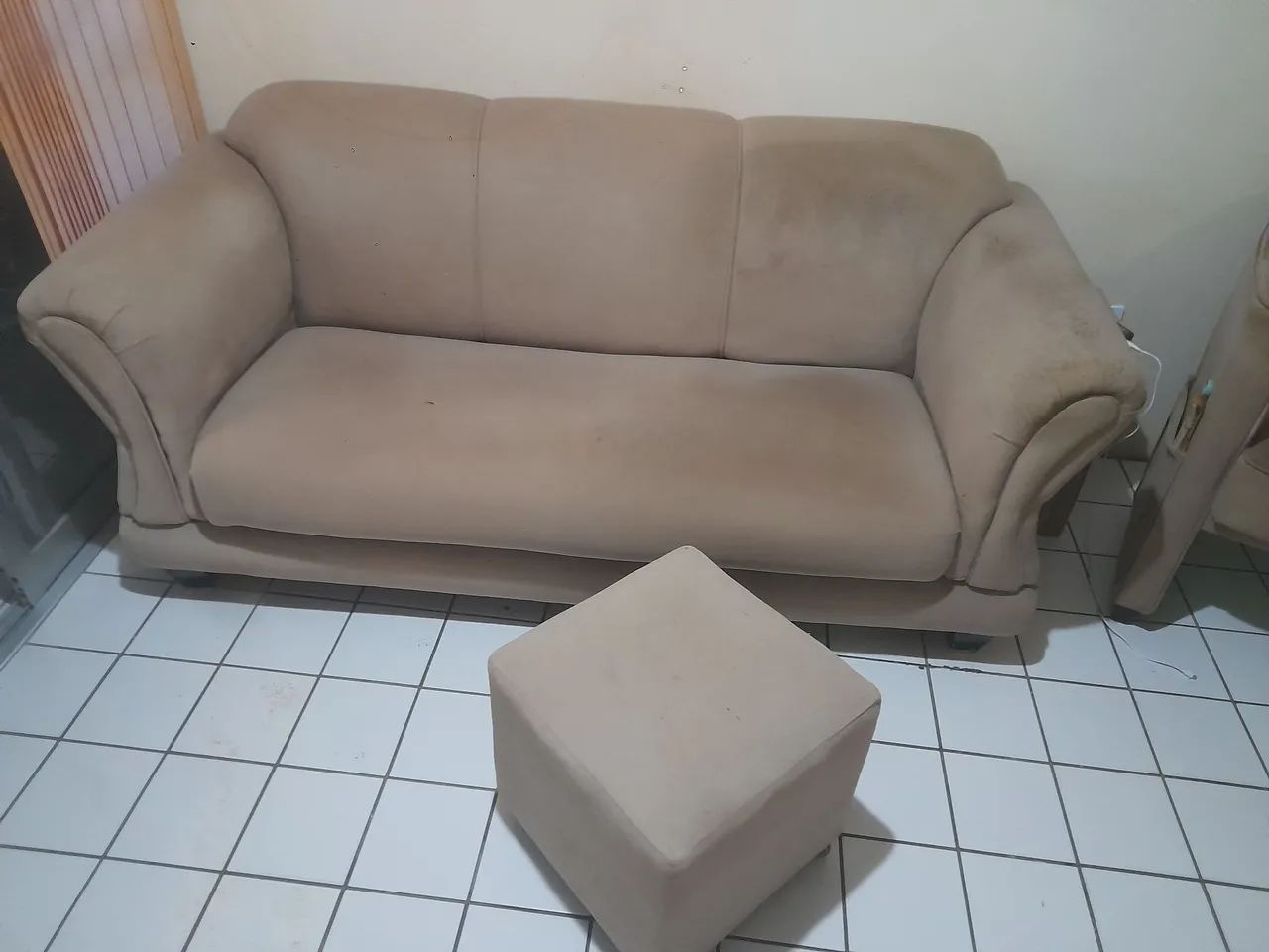 Sofá, Poltrona e pufes a venda (contato  pelo watsap: *)