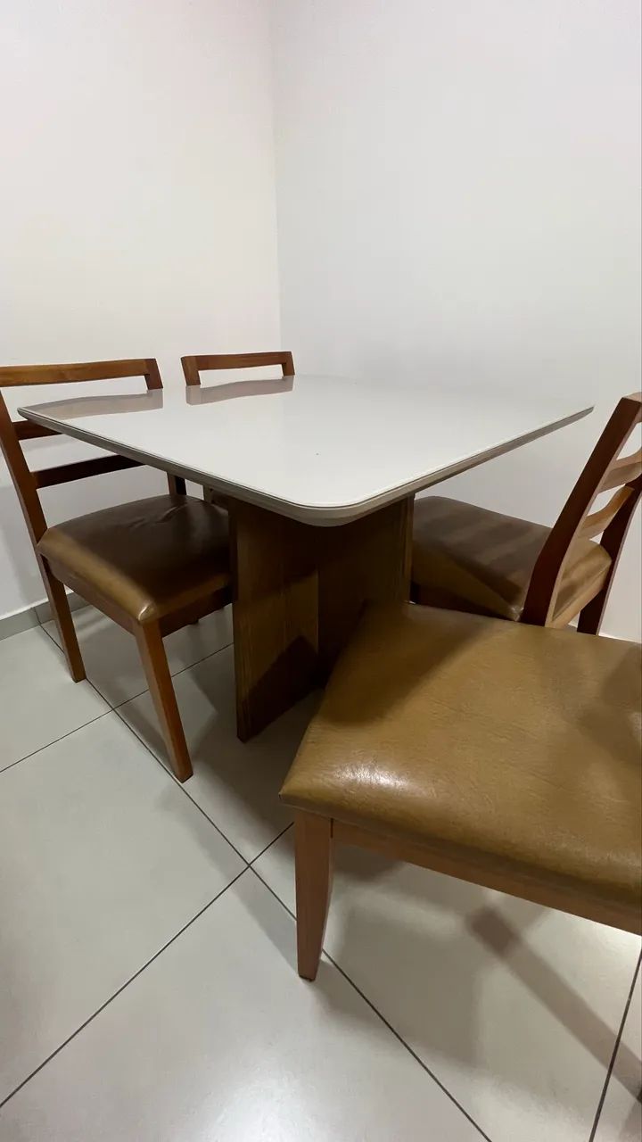 Mesa com 4 cadeiras  - Foto 2