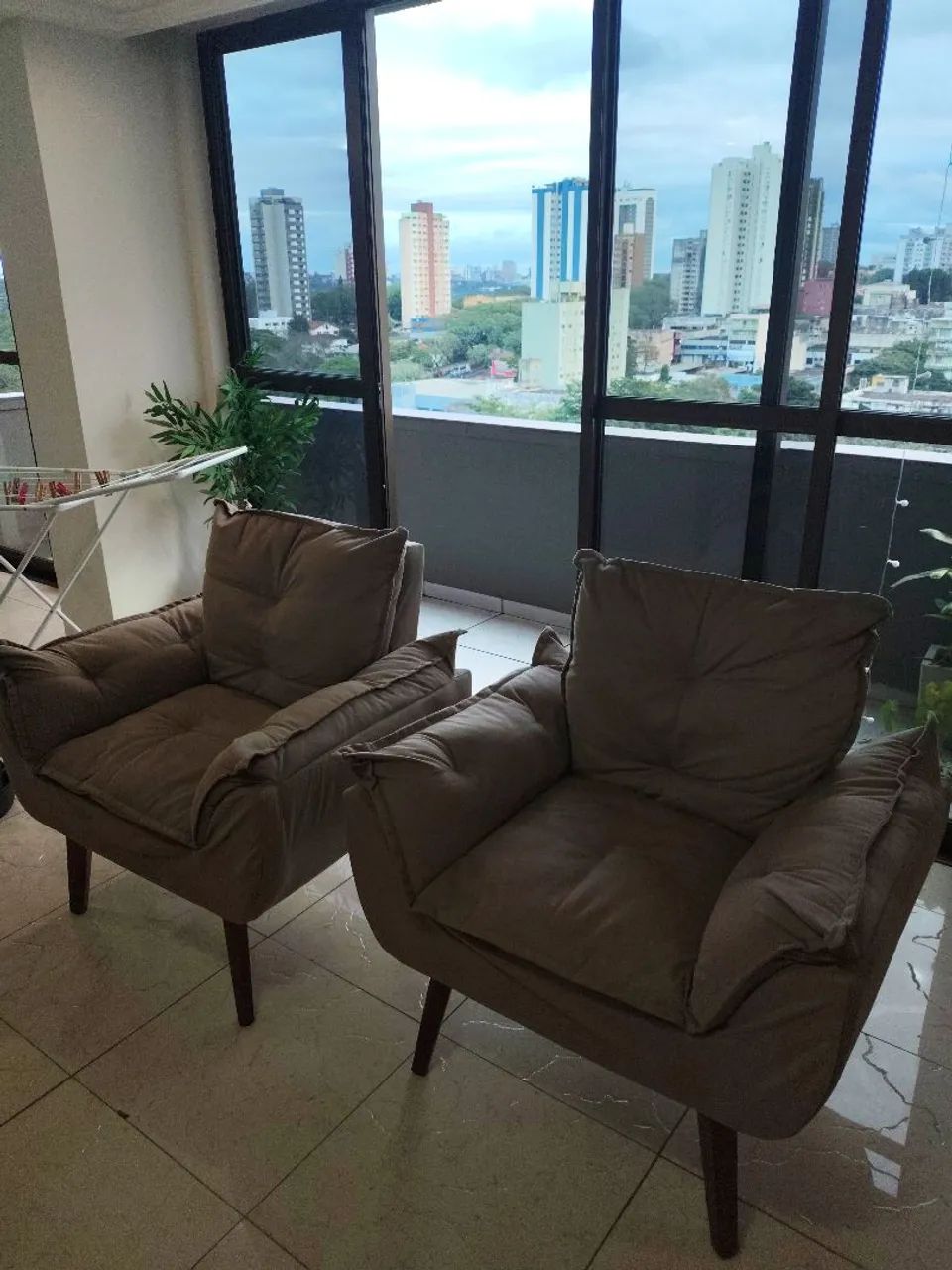 Par de Poltronas Estofadas Bege - Foto 3