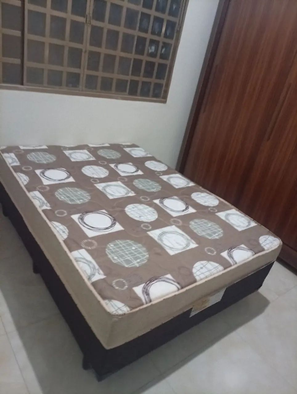 Cama casal base e colchão 