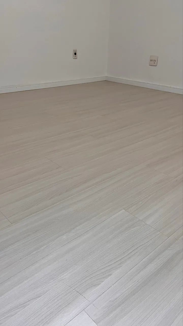 Piso laminado- 100 metros+ rodapés  - Foto 3