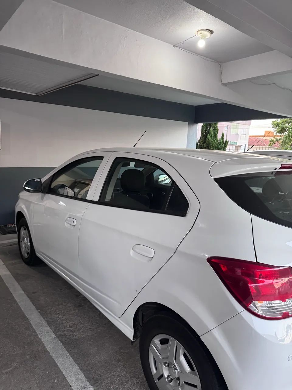 Chevrolet Onix Hatch LT 1.0 8V Flex Power Mec. 4P 2014 - Foto 2