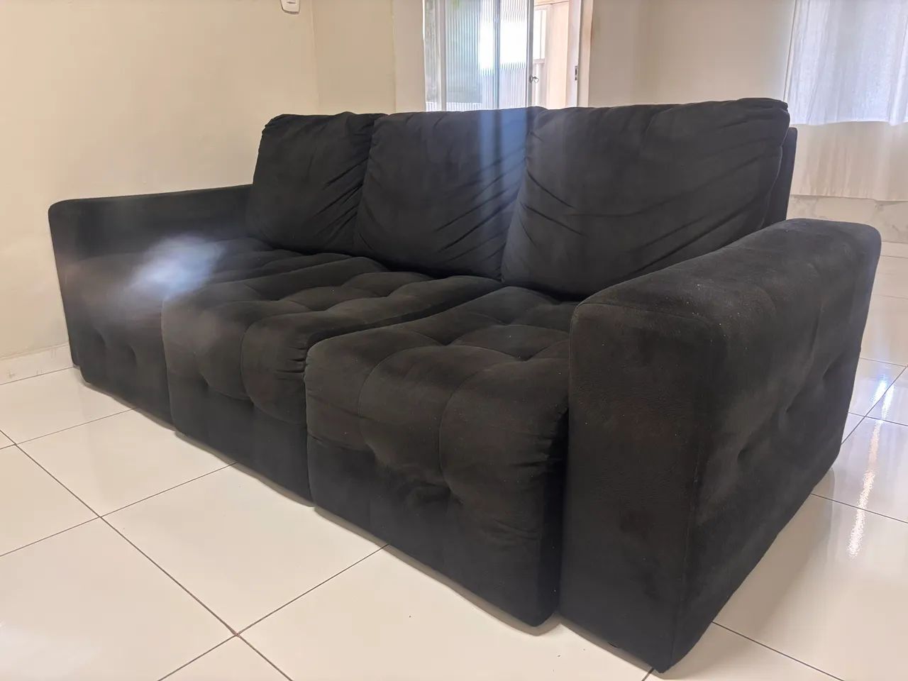 Vendo Sofá Retrátil Preto Veludo 2,25 x 0,90 m - Foto 3