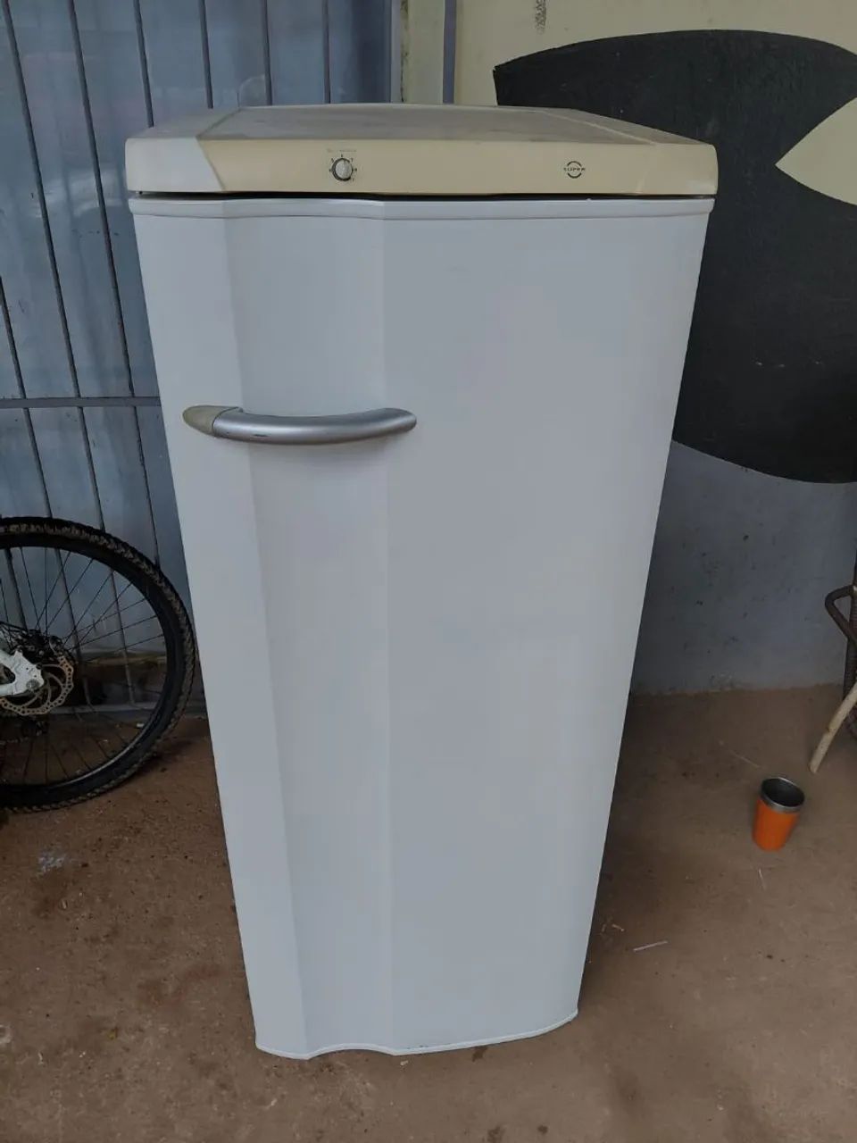 Geladeira Electrolux simples. $450