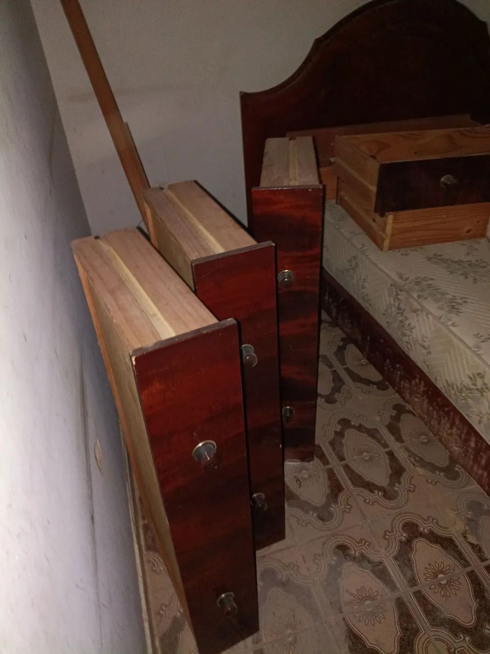 Móveis em madeira seminovos  - Foto 3