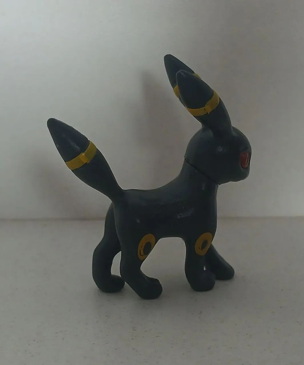 BONECO ACTION FIGURE MINIATURA POKEMON UMBREON TOMY ORIGINAL - Foto 2