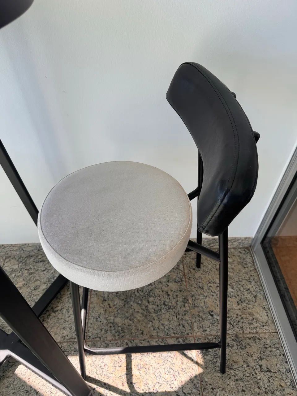 Mesa Bistrô Alta Alumínio com banquetas - Foto 2