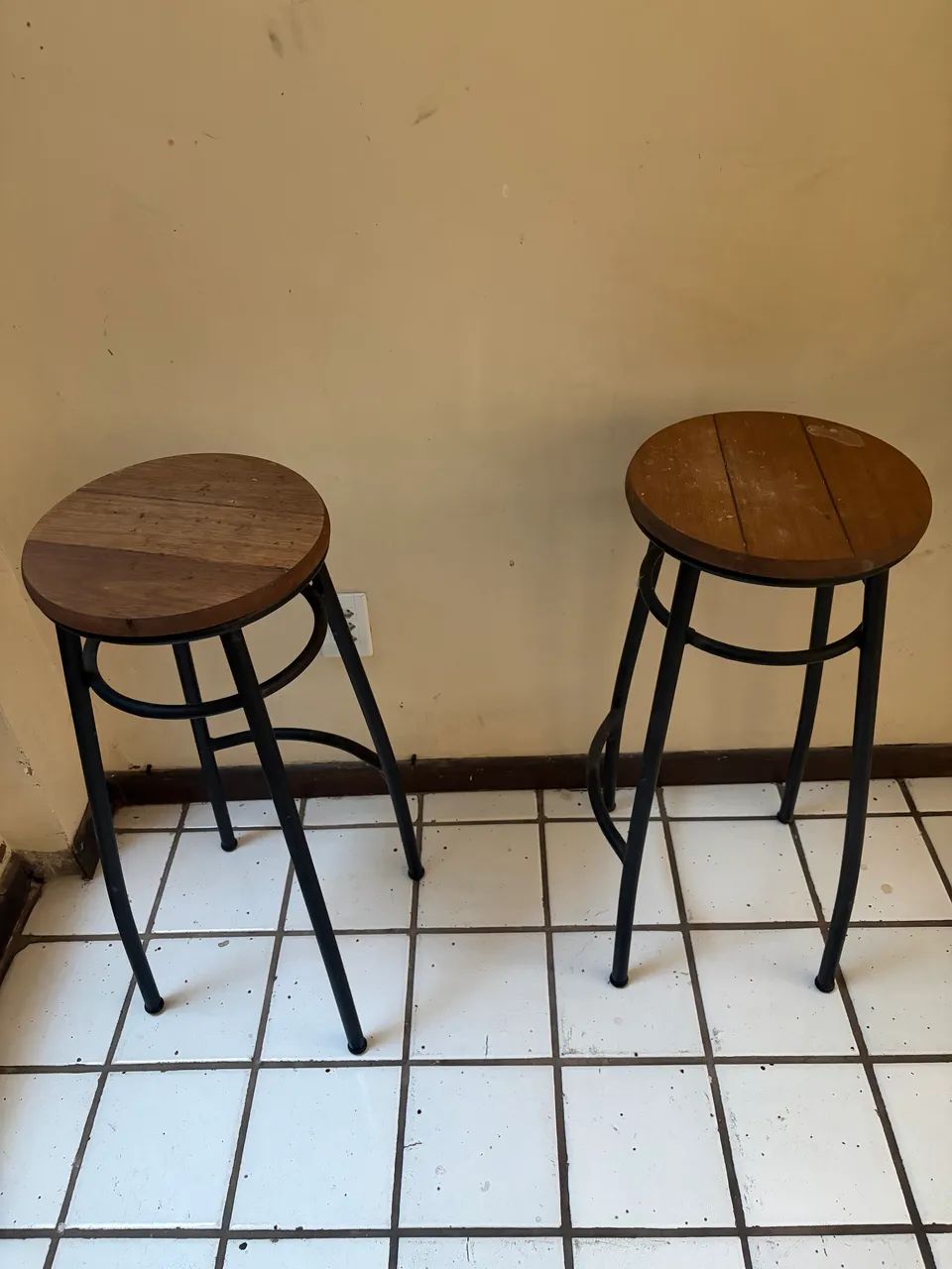 Vendo cadeira/ banco / banqueta  - Foto 2