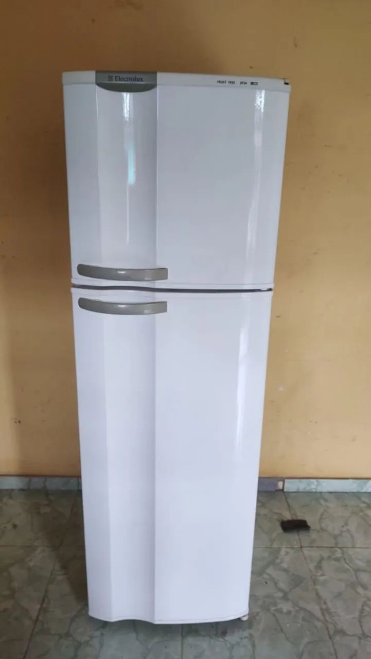 Geladeira Electrolux gelo seco funcionando 