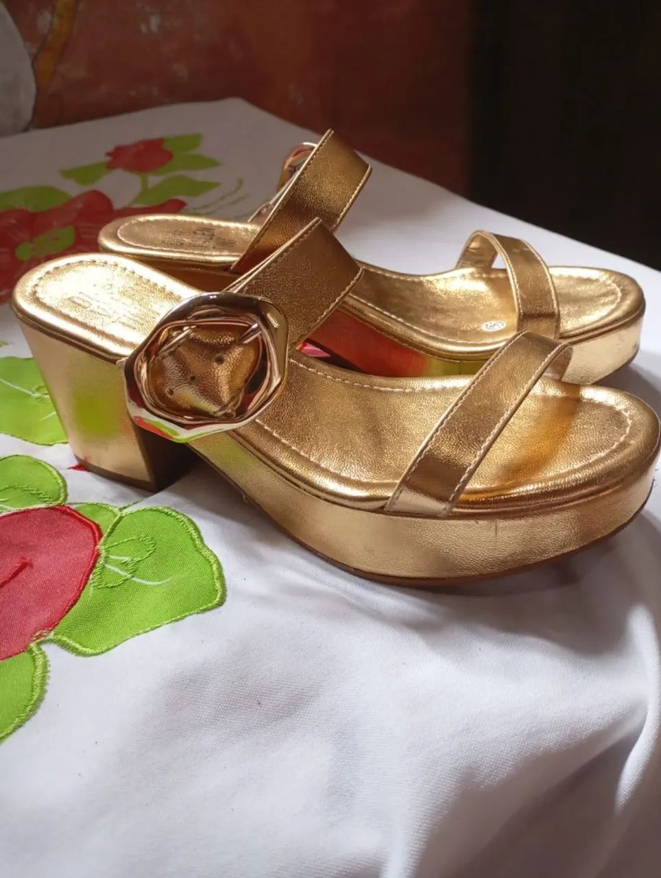 Tamanco Di Valentin Dourado Plataforma N°35 - Foto 4