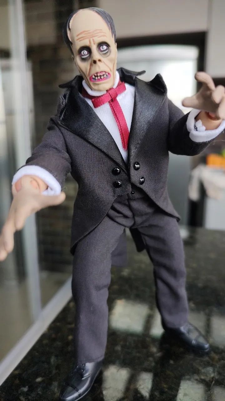 Boneco O fantasma da ópera Universal Monsters Action Figure Terror  - Foto 4