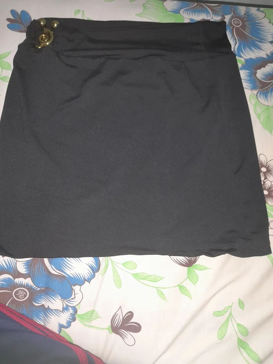 Vendo uma saia usada preta 