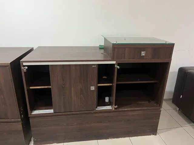 Balcão de atendimento / caixa