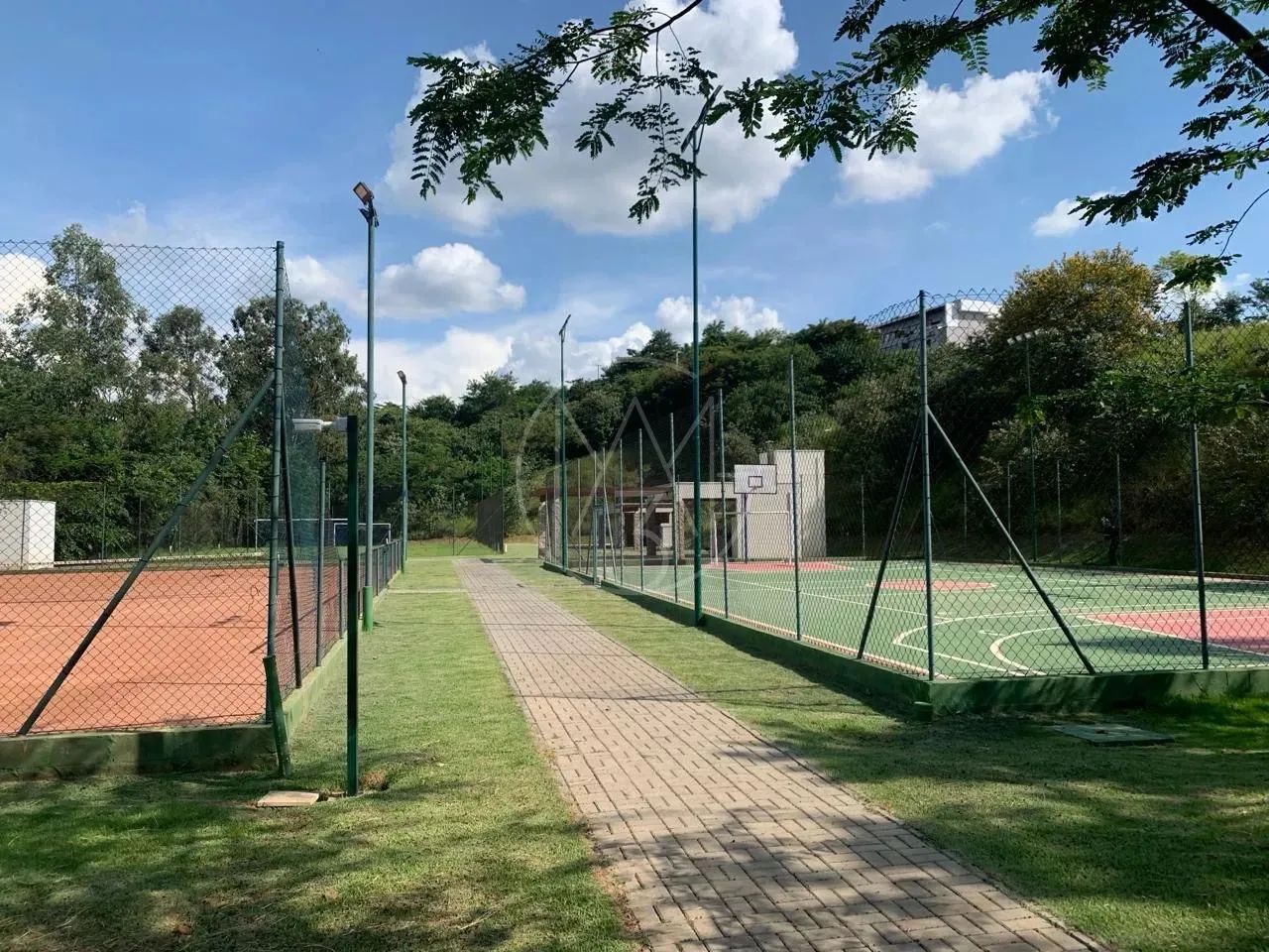Terreno com fundo para mata em Valinhos - Foto 4
