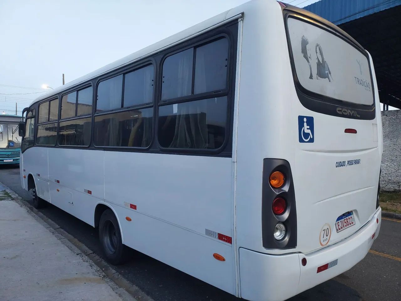 Mcro onibus com elevador,  ano 2012 valor: 105 mil - Foto 3