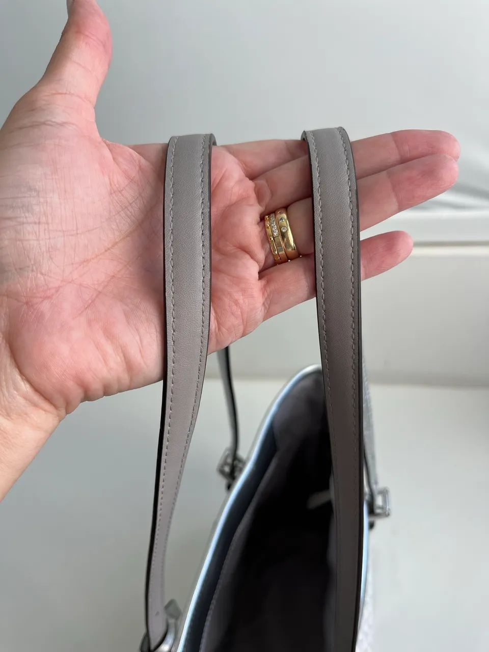 Bolsa Michael kors branca e prata  - Foto 5