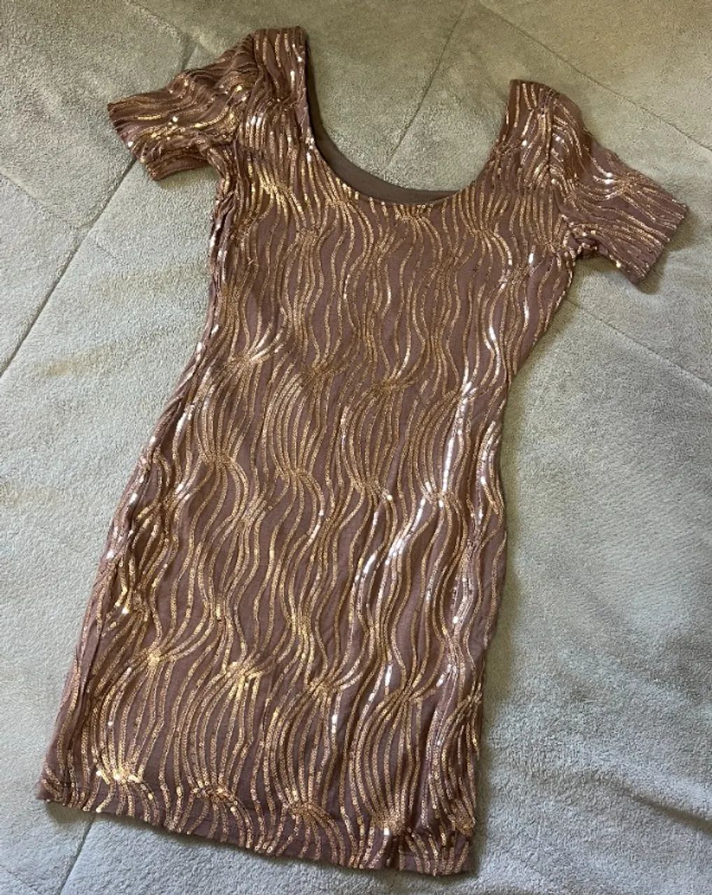 vestido marca BeBe com paetes - Foto 4
