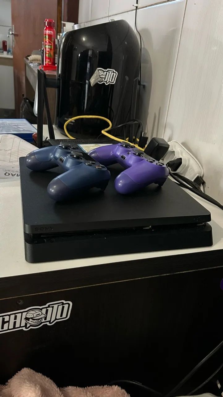 PS4 1Tb + 2 controles