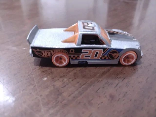Hot Wheels Circle Trucker