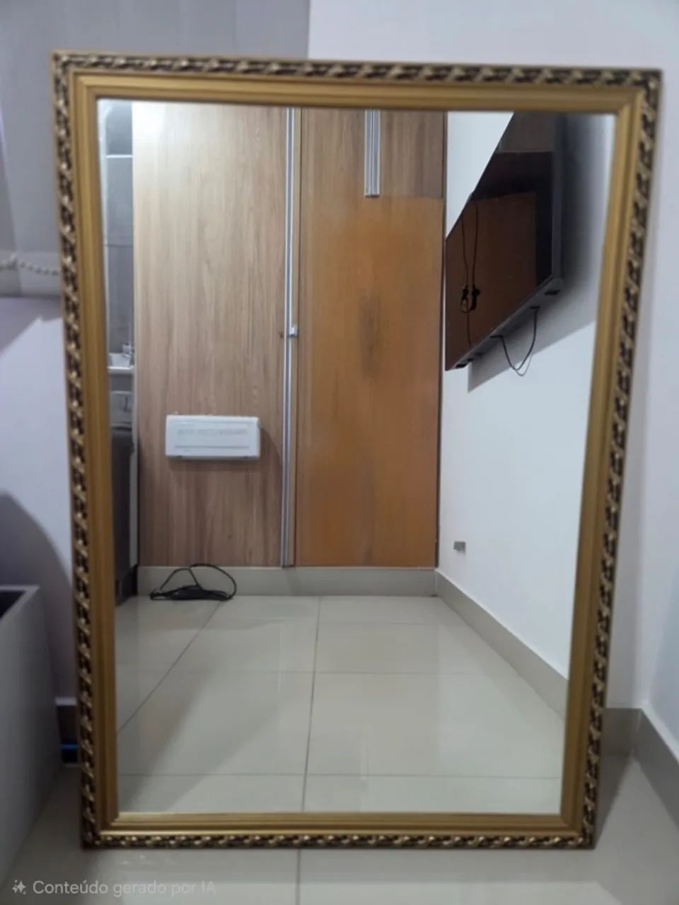 Espelho com moldura
