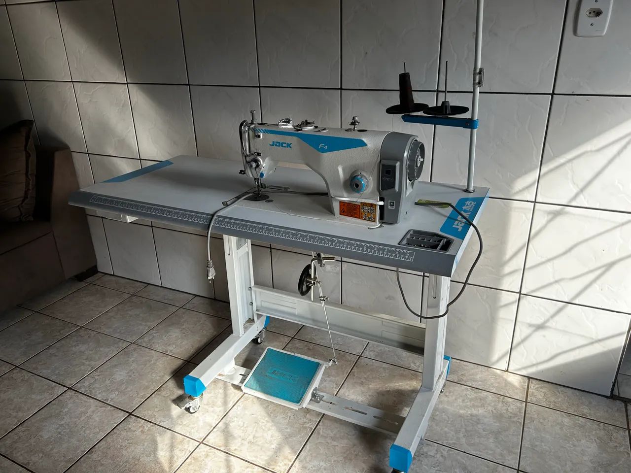 Vende se máquina de costura
