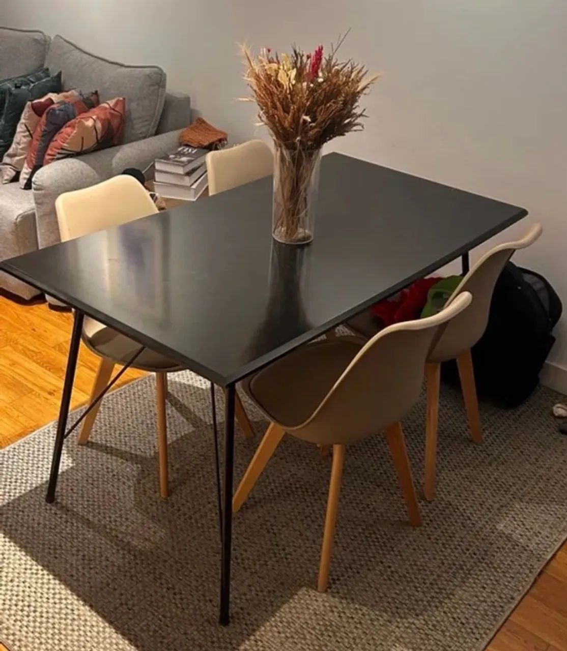 Mesa preta simples - Jantar ou escritório