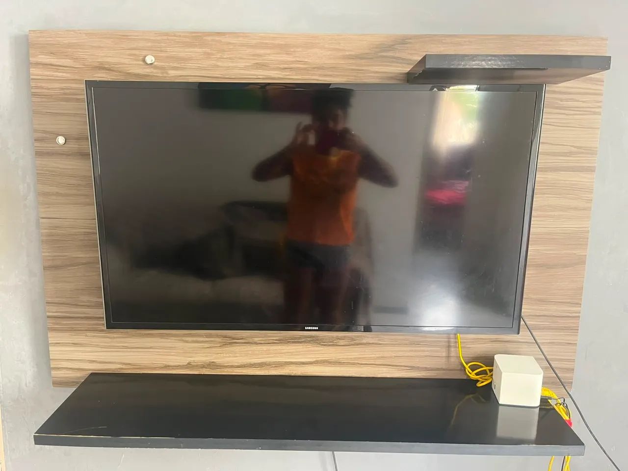 Painel suspenso para TV