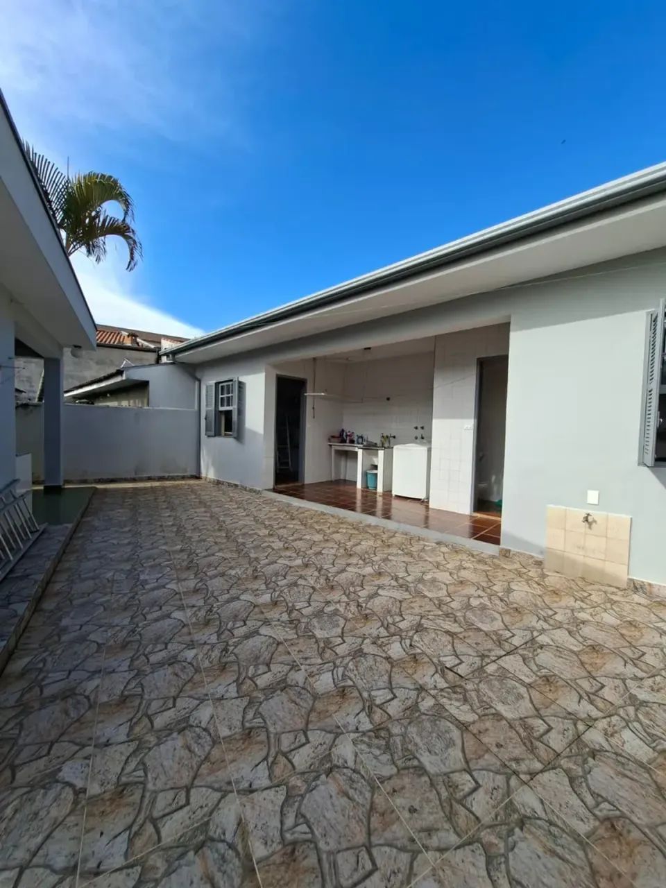 CASA EXCELENTE NO CENTRO DA CIDADE EM RUA TRANQUILA - Foto 4