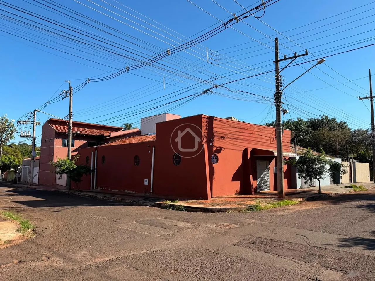 SOBRADO DE ESQUINA DUPLA APTIDÃO