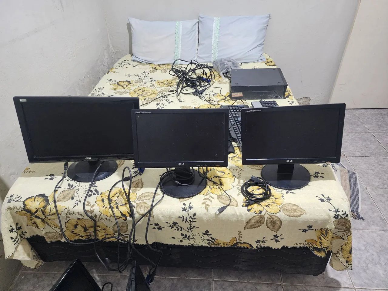 Monitores e teclados SOU DE CAPELA