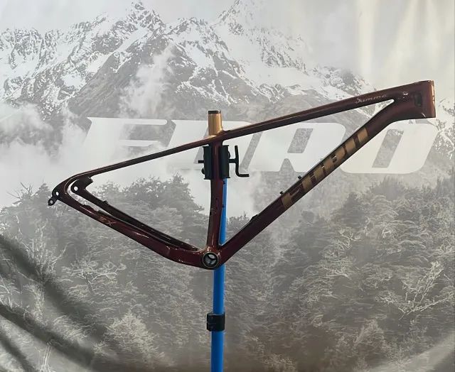 Quadro EDRO Carbono Tamanho 15 (S)