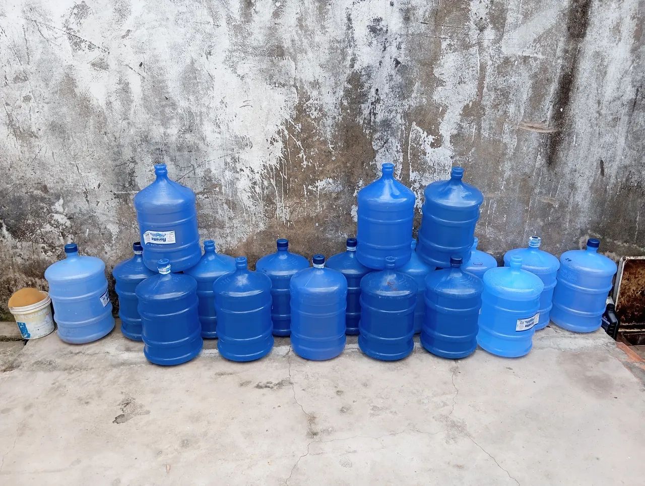 Vendo galões de água 20L - Foto 3