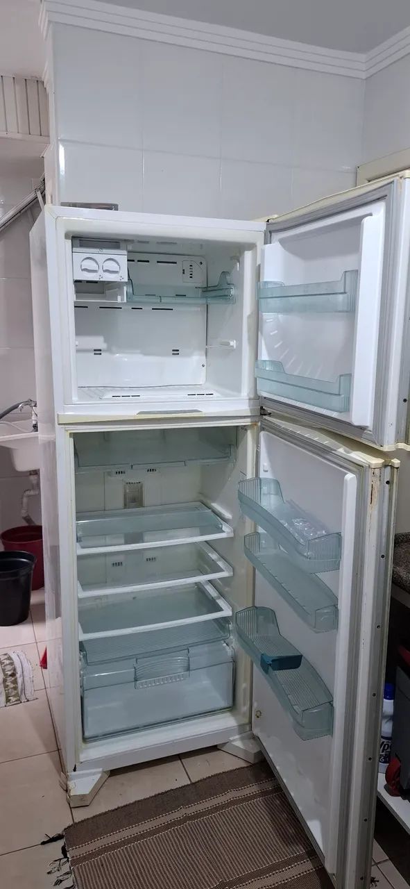 Geladeira (Gela somente em cima) - Foto 2