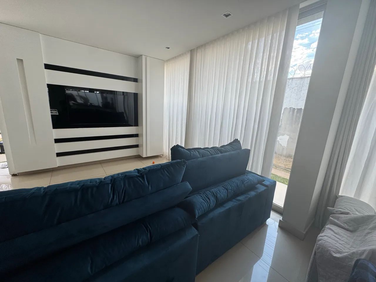 Sofá Retrátil reclinável 2,40m Veludo Azul Velut Blue - Foto 2