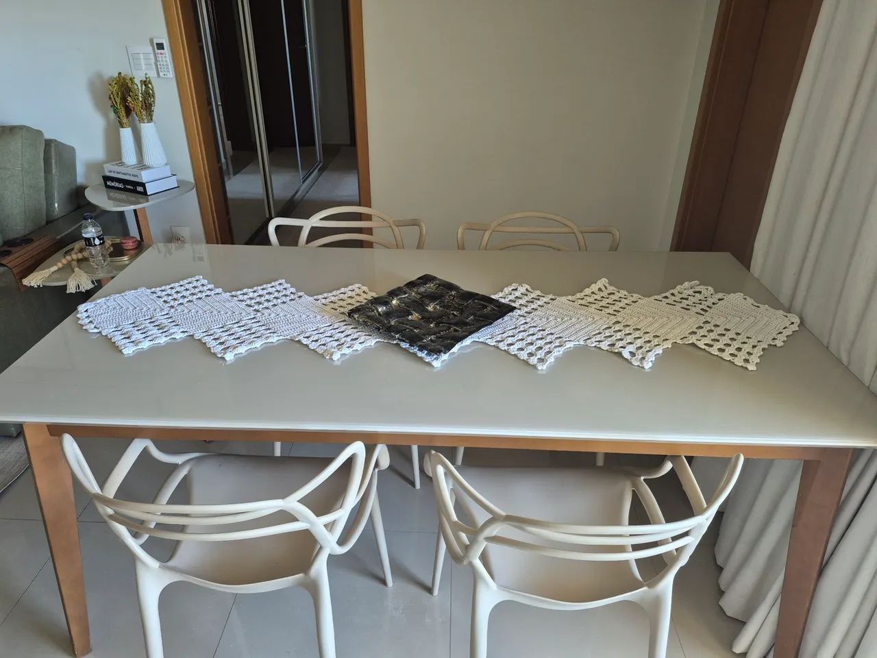 Mesa Laqueada com vidro - Sem cadeiras - Foto 2