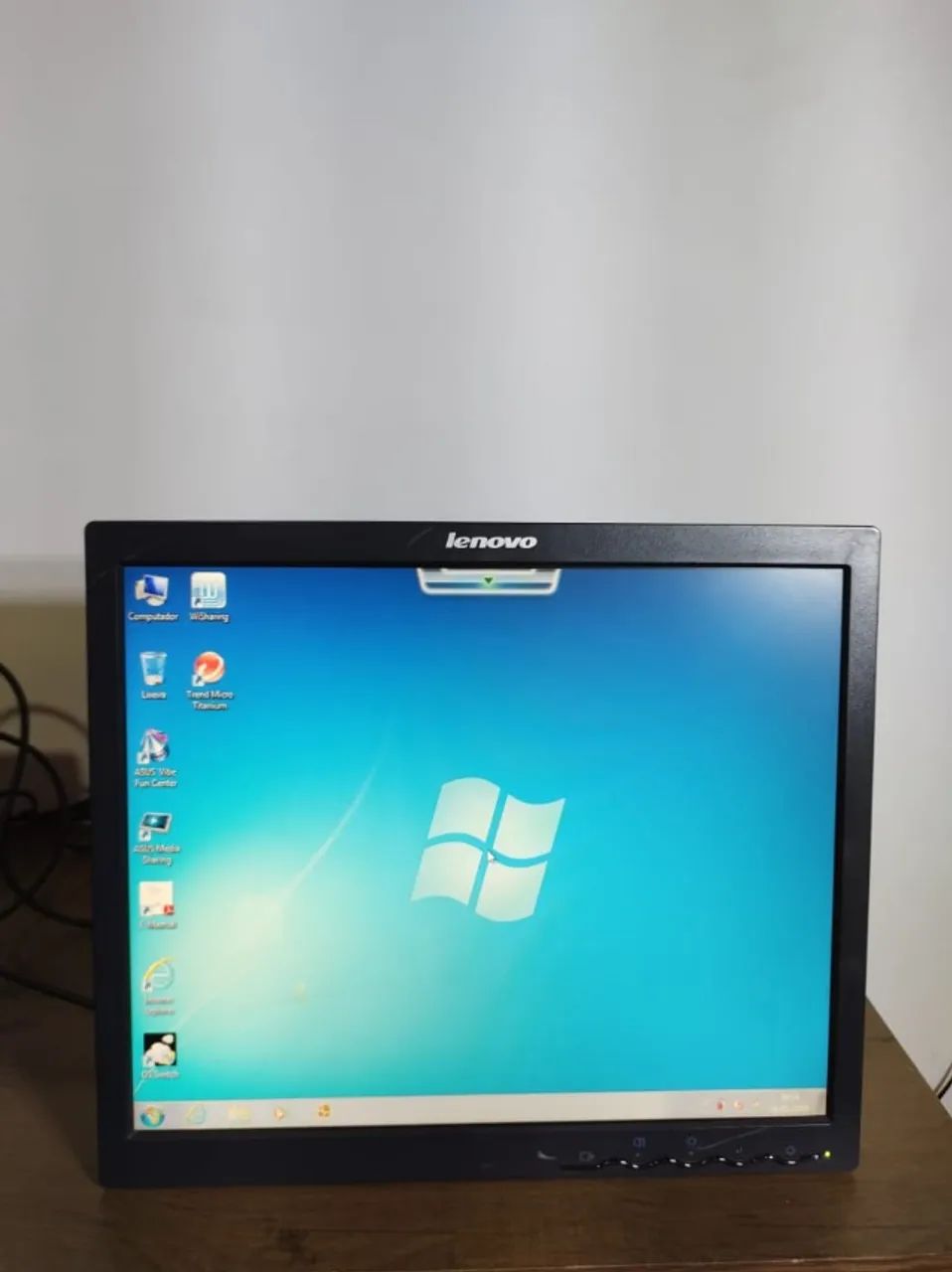 Monitor Lenovo 17 polegadas sem suporte (USADO) 