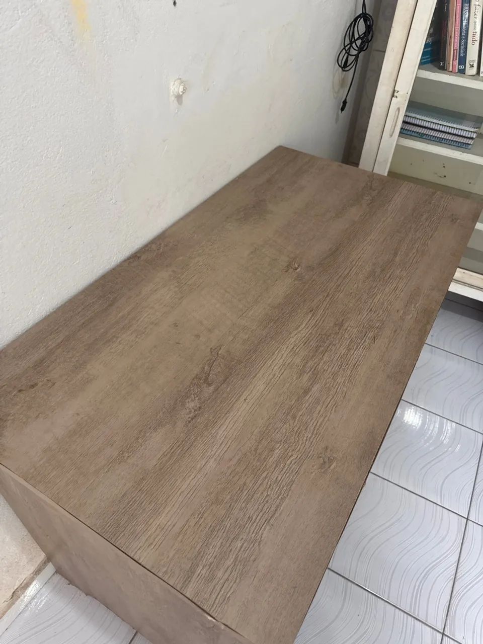 VENDO MESA PARA ESTUDO COM DUAS GAVETAS - Foto 4