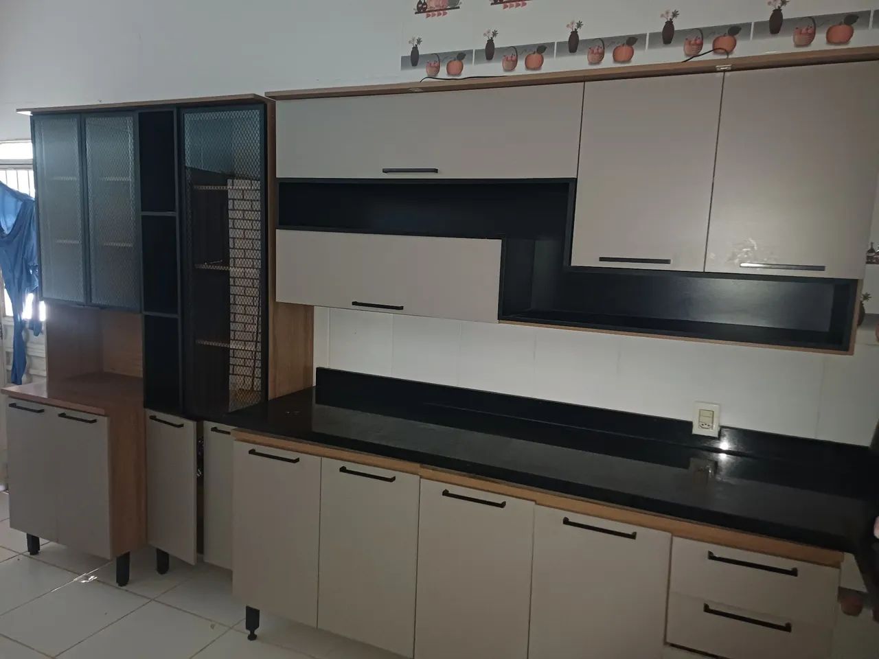 Vende armário semi novo 