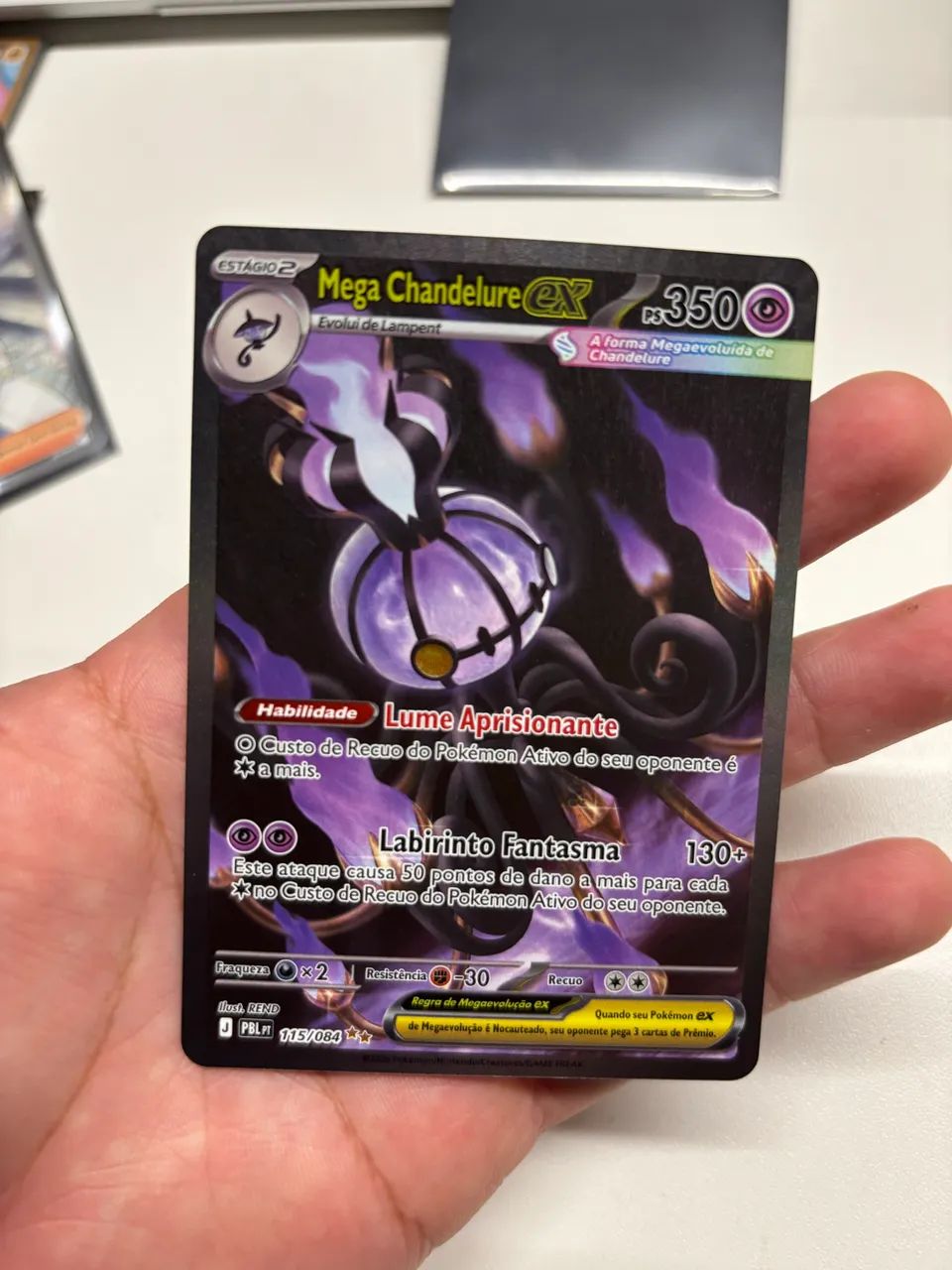 Mega Chandelure EX. Carta rara Pokémon.