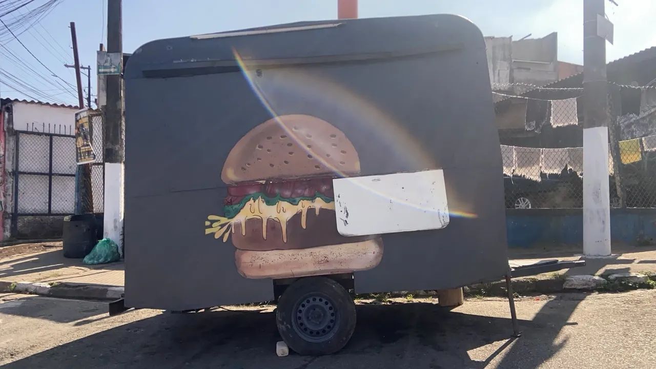 Vendo treiller bem conservado;completo com chapa geladeira e fritadeira 