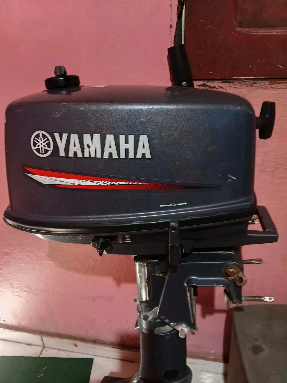 Motor de popa yamaha 4hp 2 tempos seminovo funcionando normalmente sem nada pra fazer 