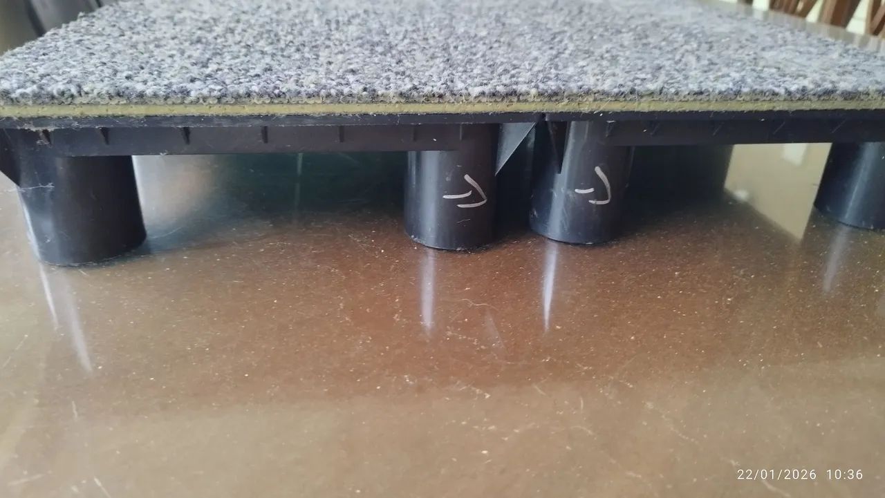 Paletes de plástico com revestimento 46x46 cm