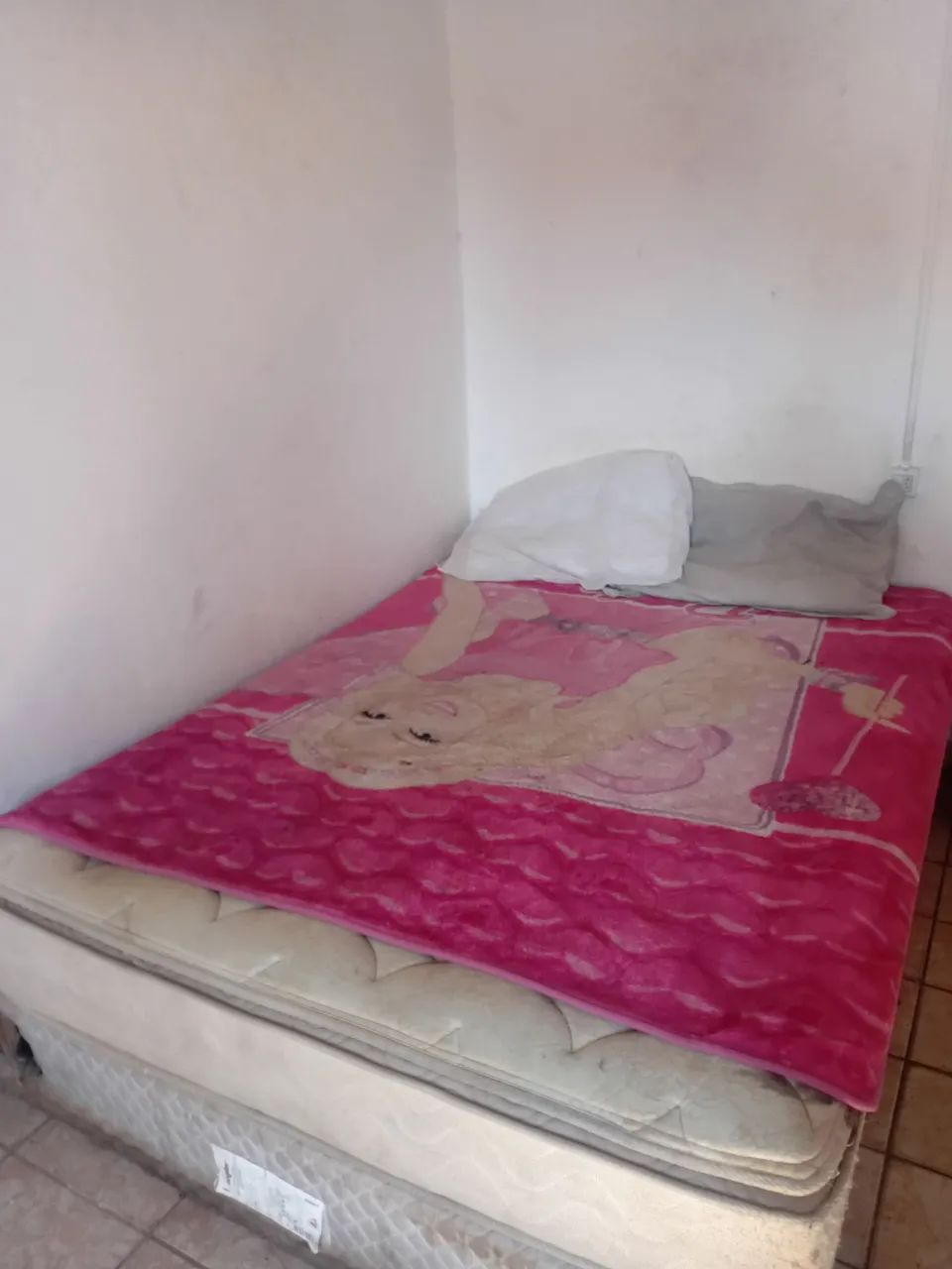 Cama box usada pra sair rápido 100 reais