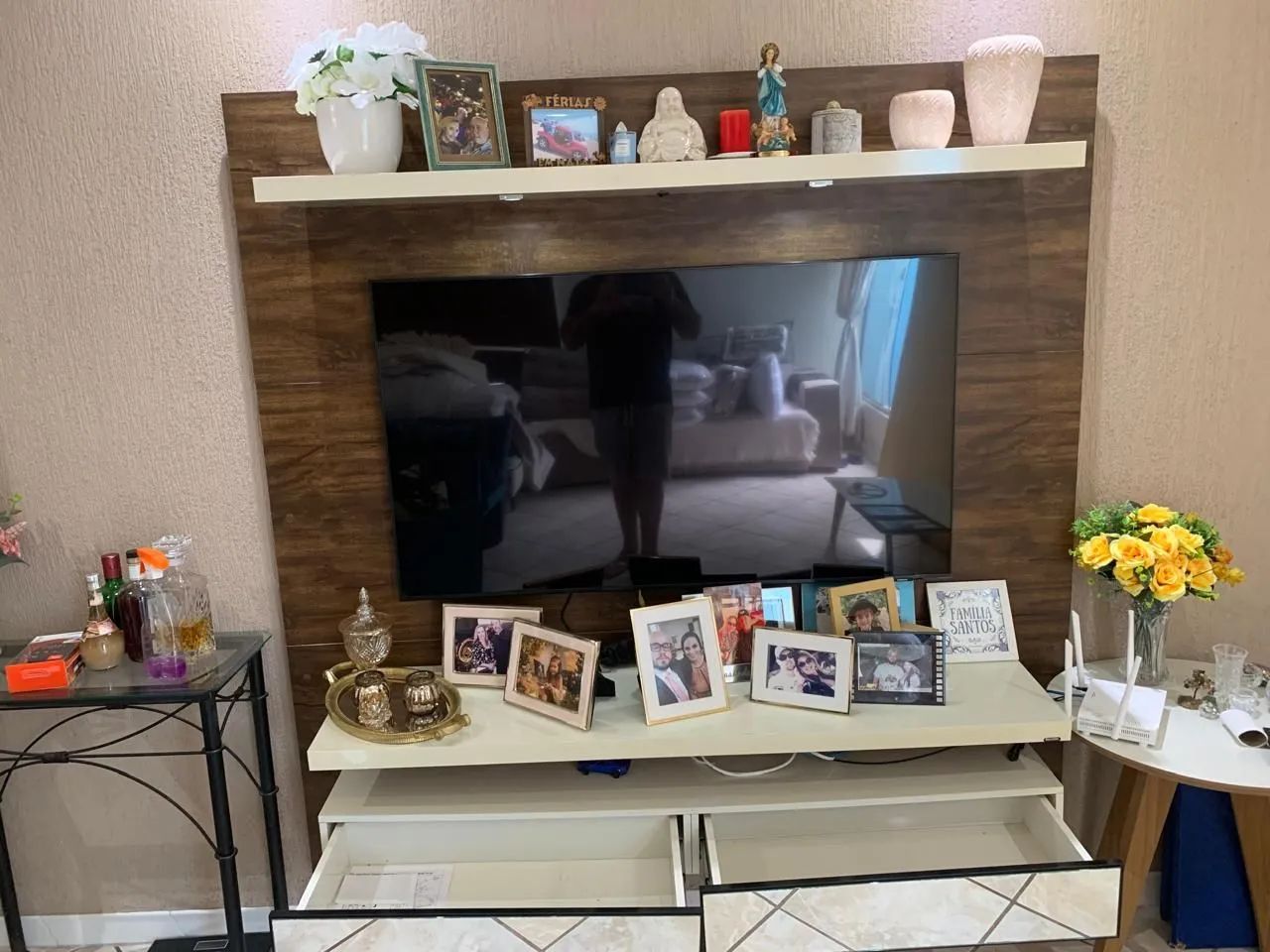 Melhor oferta para levar hoje - Painel para TV com duas gavetas novo - barbada...